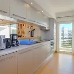 Beautiful Two Bedroom In Marina With Shared Pool