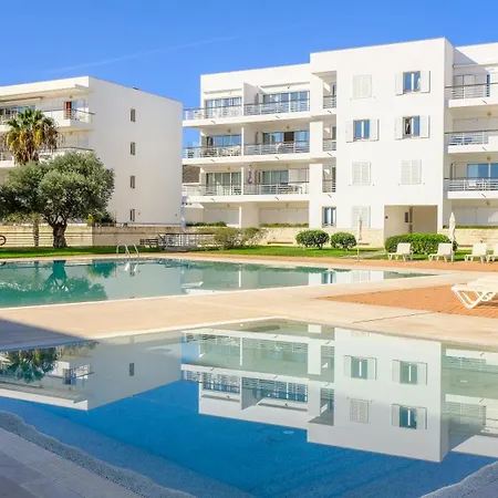 Beautiful Two Bedroom In Marina With Shared Pool *