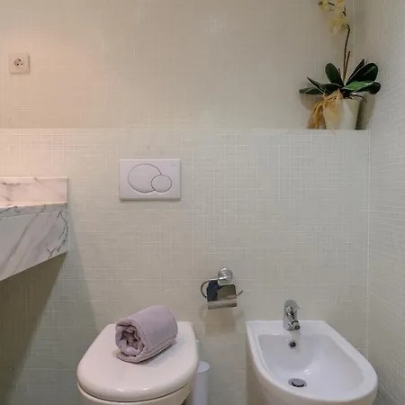 Beautiful Two Bedroom In Marina With Shared Pool Lagos