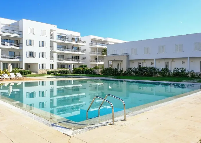 Apartamento Beautiful Two Bedroom In Marina With Shared Pool *