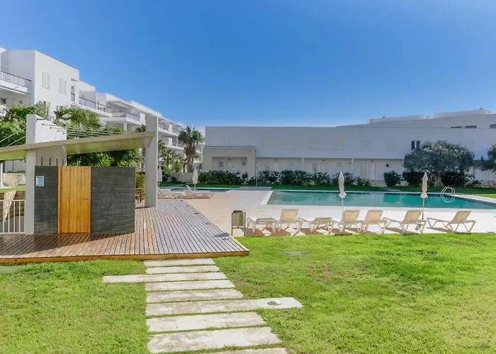 Beautiful Two Bedroom In Marina With Shared Pool Apartamento