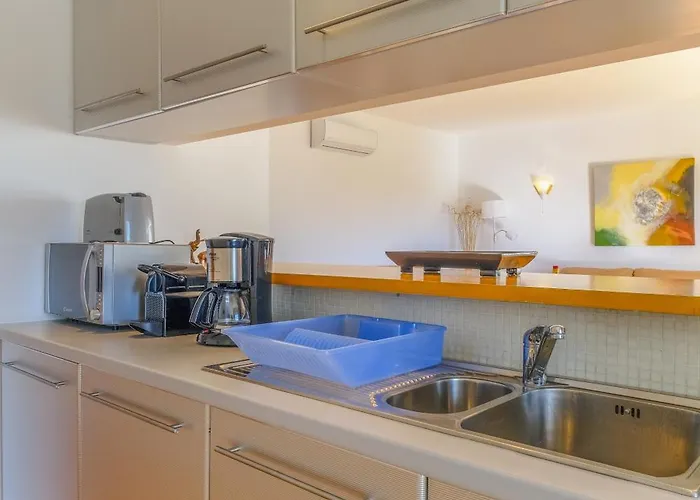 Beautiful Two Bedroom In Marina With Shared Pool Apartamento *