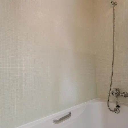 Beautiful Two Bed In Marina With Shared Pool Appartement *