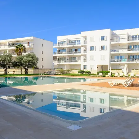 Beautiful Two Bed In Marina With Shared Pool