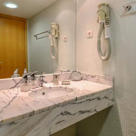 Beautiful Two Bed In Marina With Shared Pool