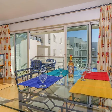 Beautiful Two Bed In Marina With Shared Pool * Lagos
