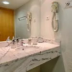Beautiful Two Bedroom In Marina With Shared Pool