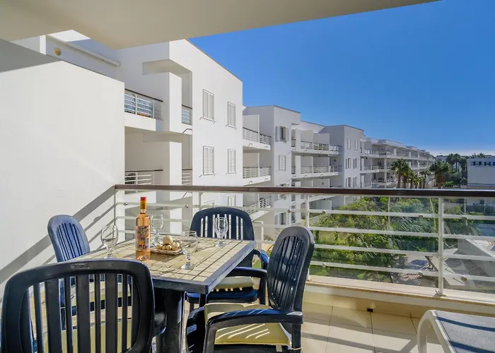 Beautiful Two Bedroom In Marina With Shared Pool Apartamento