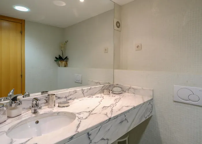 Beautiful Two Bedroom In Marina With Shared Pool Lagos