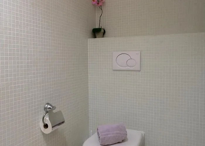 Beautiful Two Bedroom In Marina With Shared Pool Apartamento