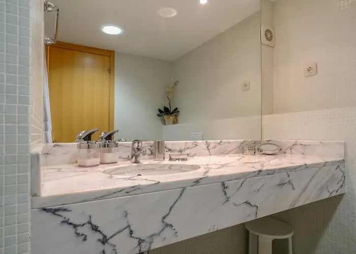 Beautiful Two Bedroom In Marina With Shared Pool Apartamento