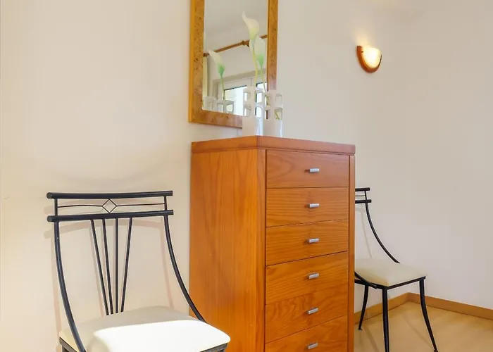 Apartamento Beautiful Two Bedroom In Marina With Shared Pool