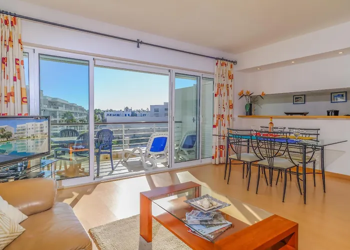 Beautiful Two Bedroom In Marina With Shared Pool Apartamento *