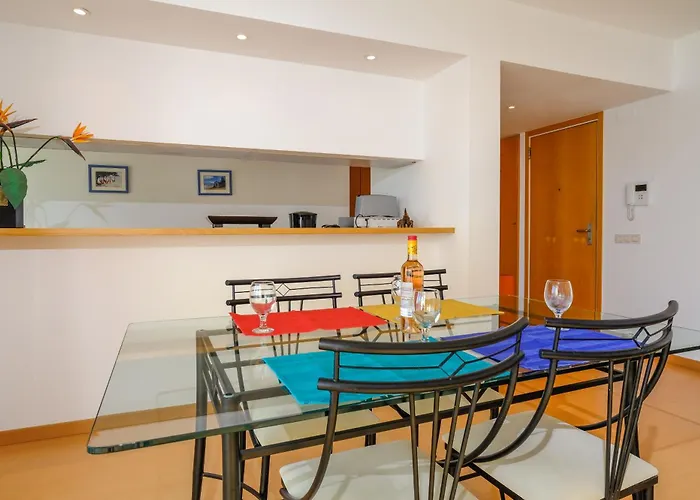 Apartamento Beautiful Two Bedroom In Marina With Shared Pool *