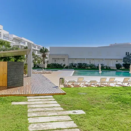 Beautiful Two Bedroom In Marina With Shared Pool Апартаменты